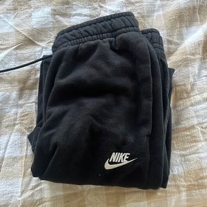 Black Nike sweatpants 🖤